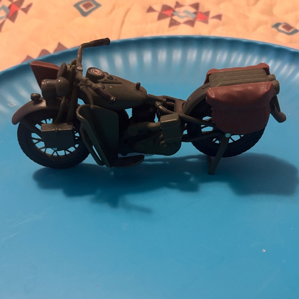 HARLEY DAVIDSON 1942 WLA FLAT HEAD MAISTO 1998 SER 5 MOTORCYCLE ARMY GREEN